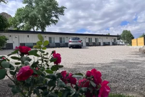 Drive-up access at The Homestead Palisade with a lot of parking space, and cozy guest rooms—ideal for a drive and stay getaway.